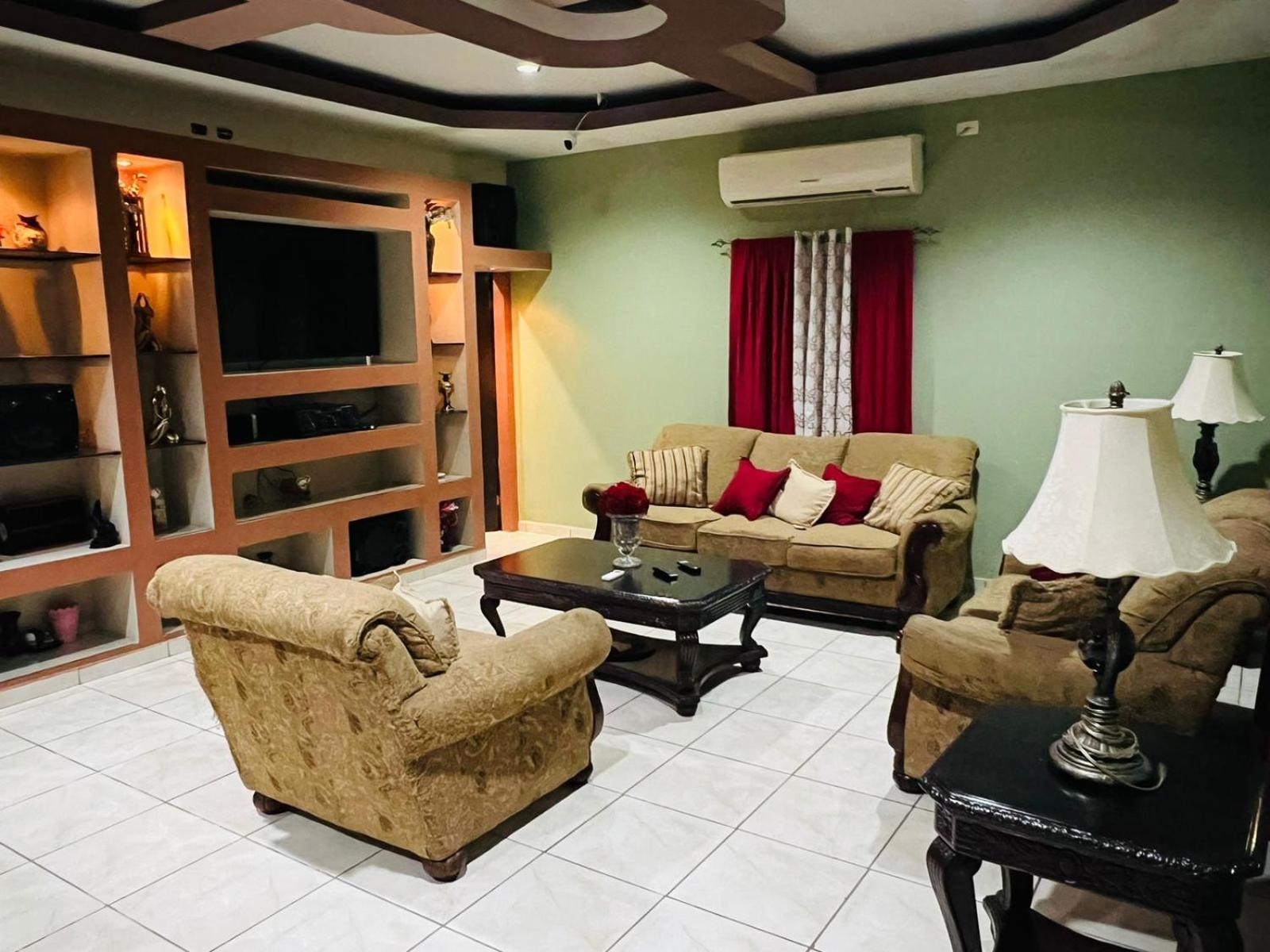 Four-Bedroom House photo 1