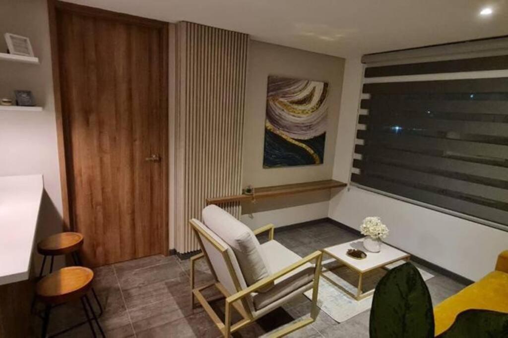 One-Bedroom Apartment photo 2