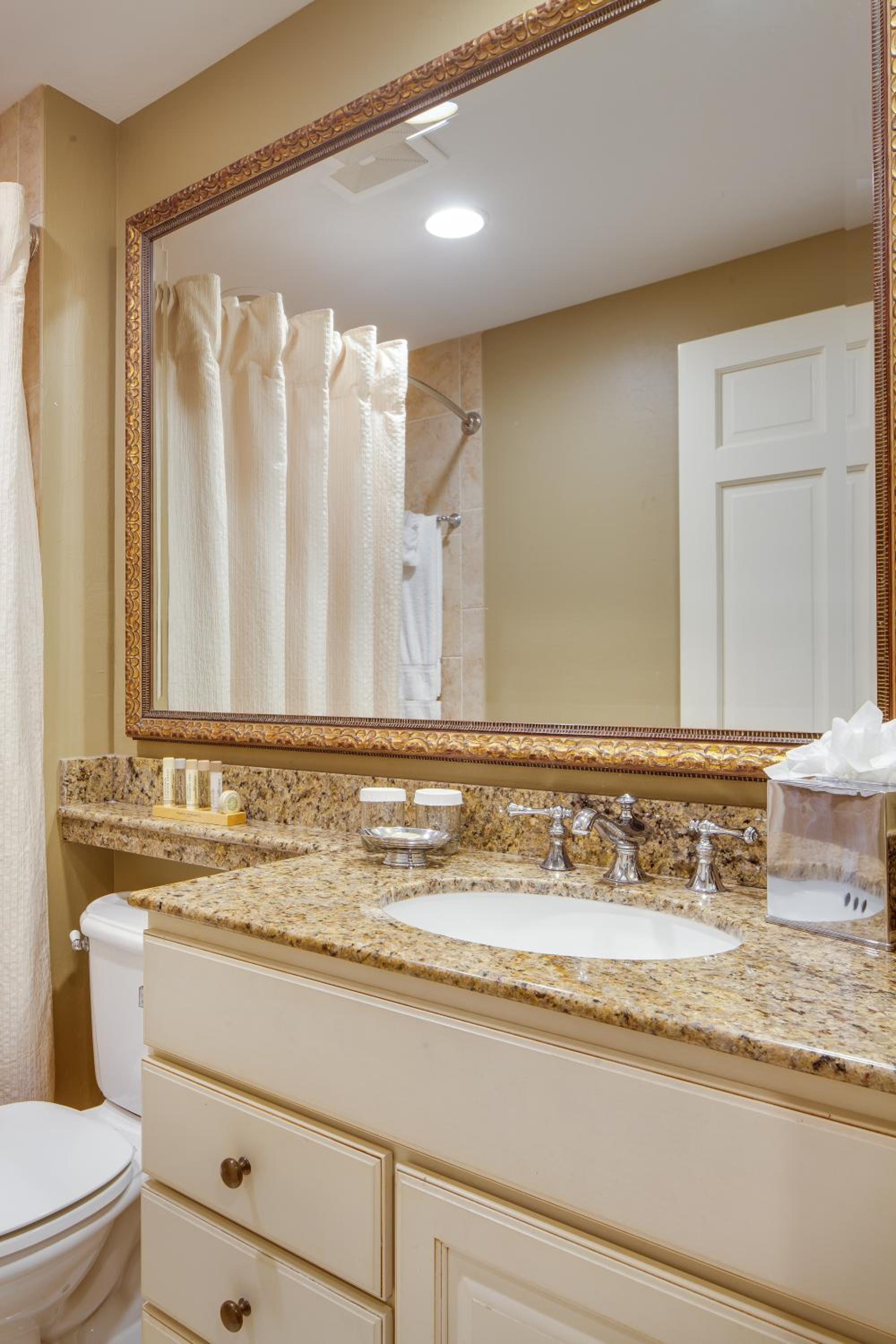 One-Bedroom Suite - Photo 2