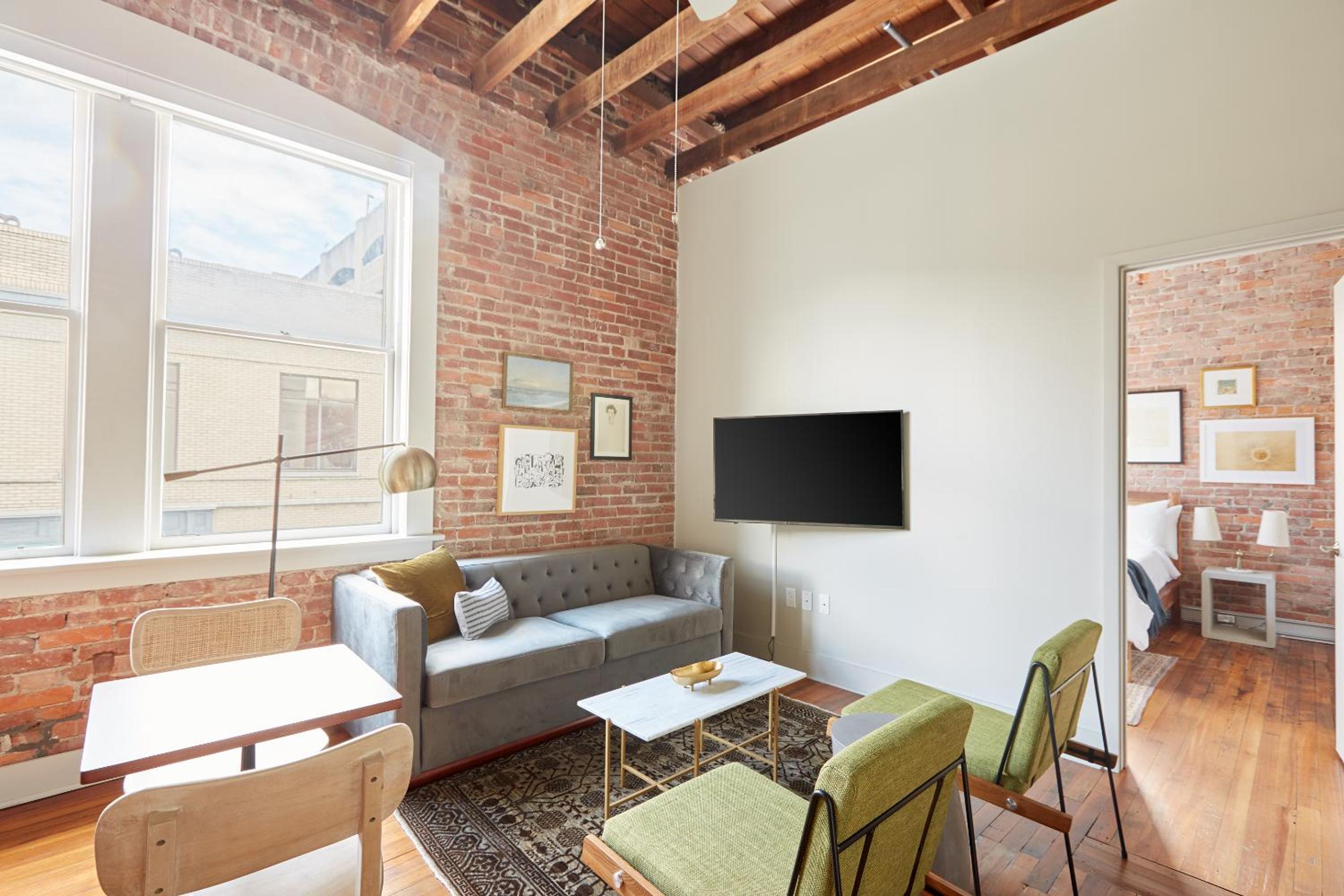 Superior One-Bedroom Apartment