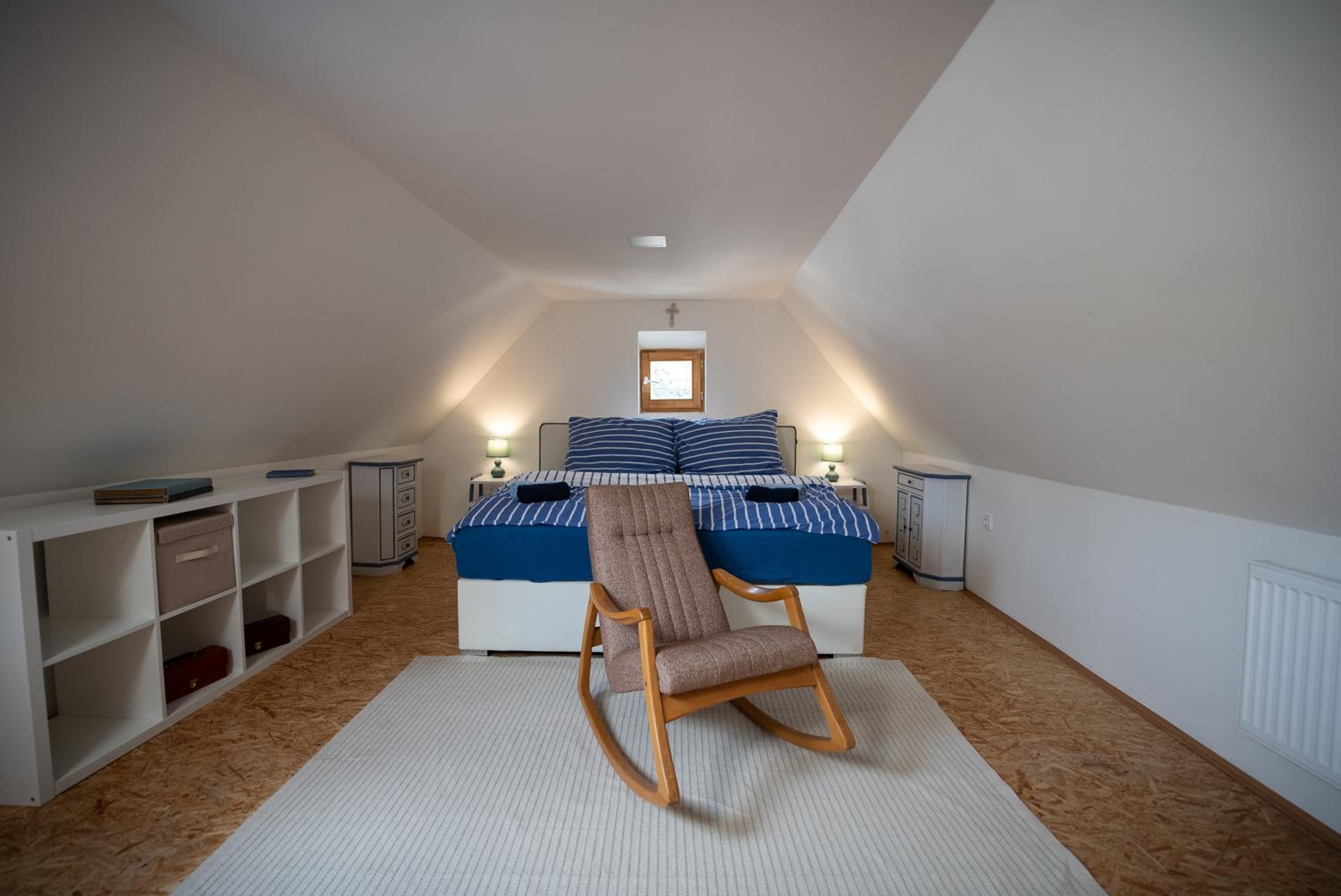 Five-Bedroom House photo 1