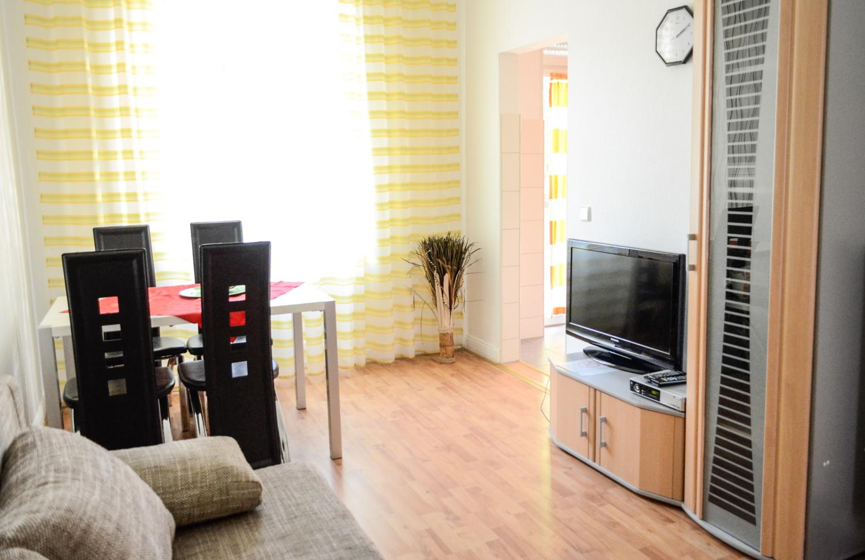 One-Bedroom Apartment - Photo 1
