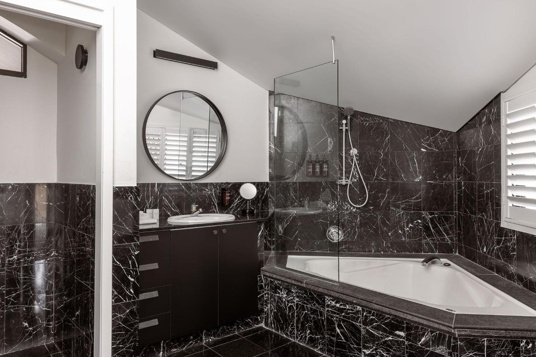 Penthouse Suite - Photo 6