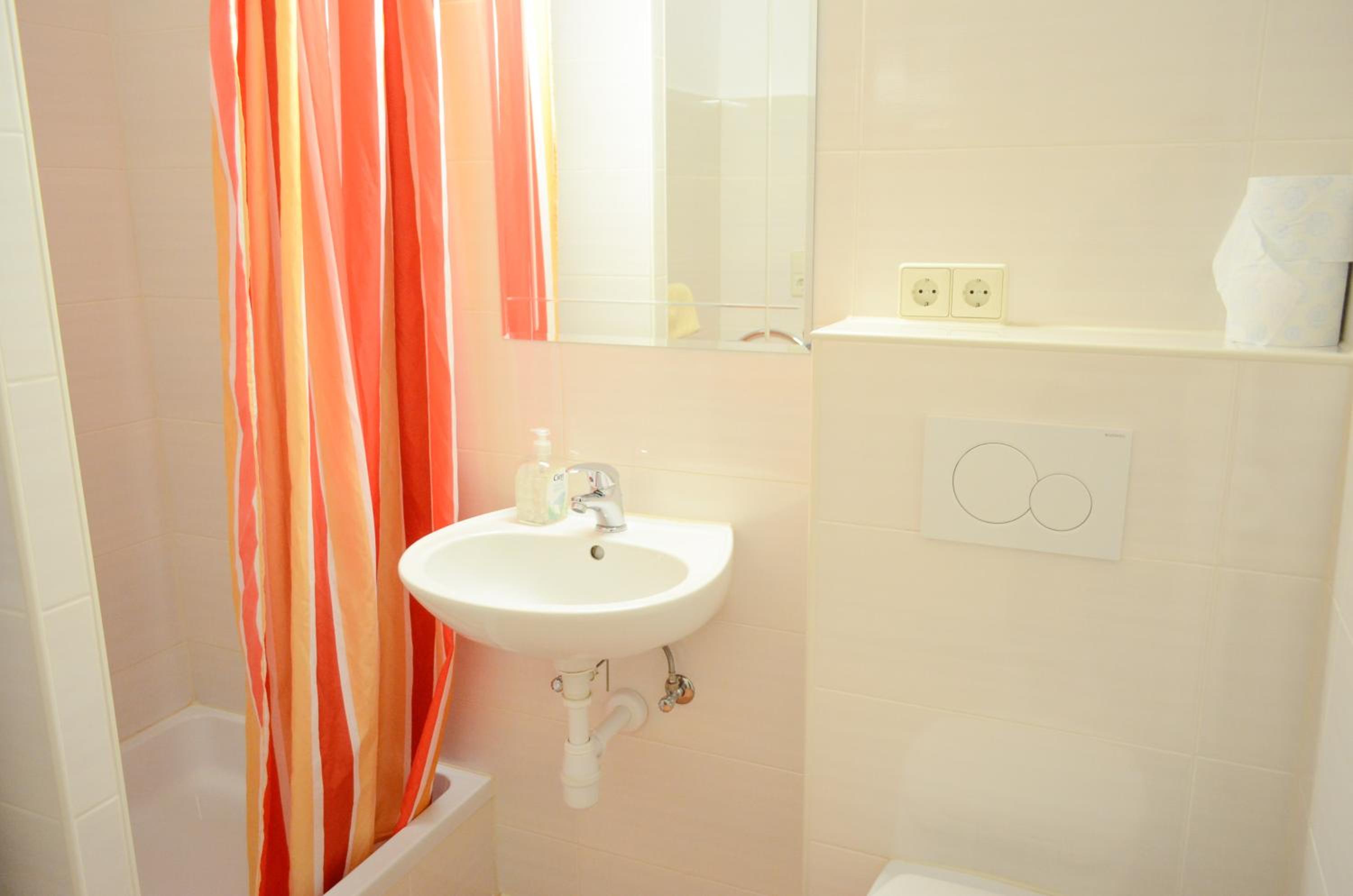 One-Bedroom Apartment - Photo 6