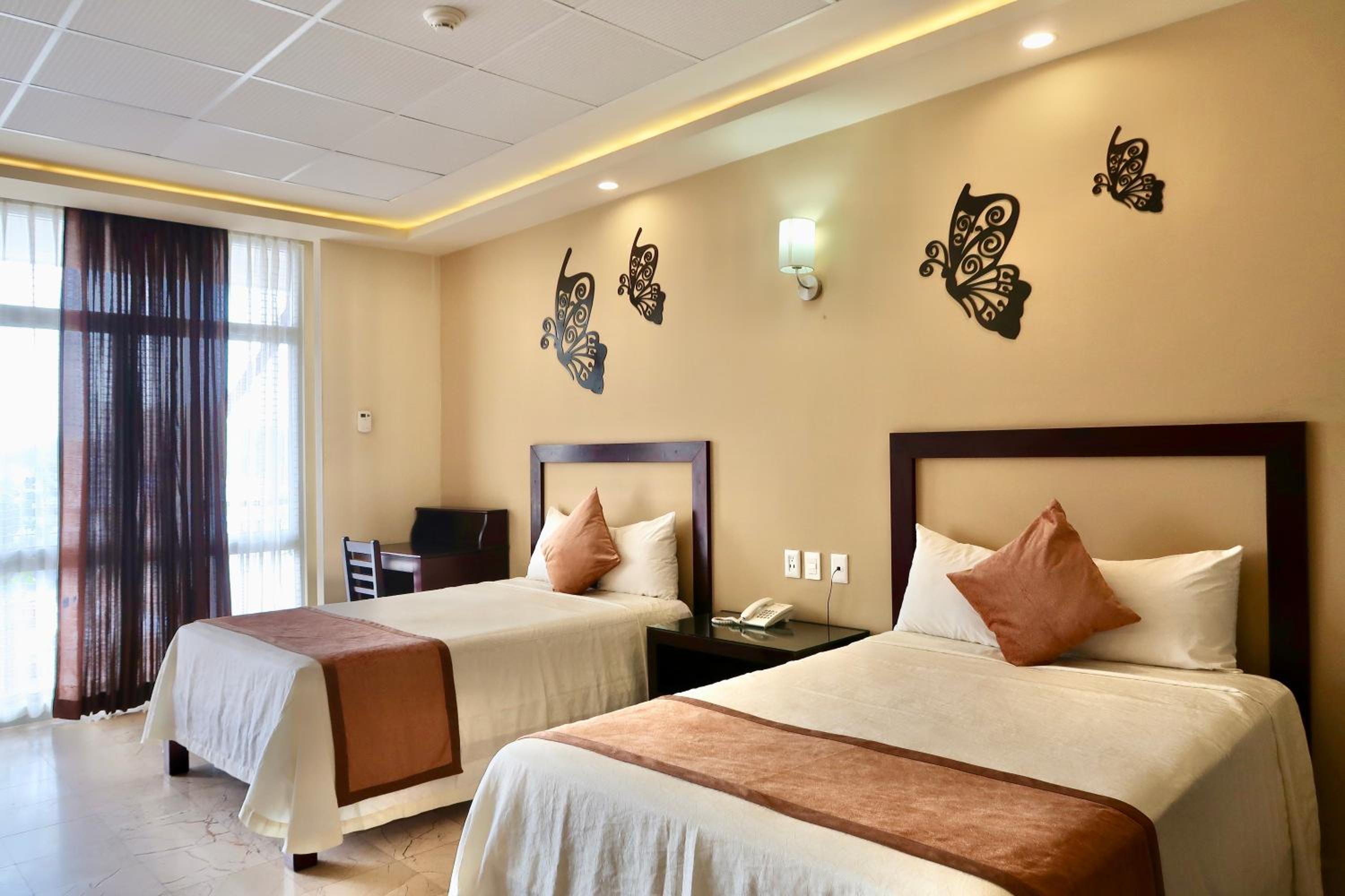 Double Room with Two Double Beds - Photo 8