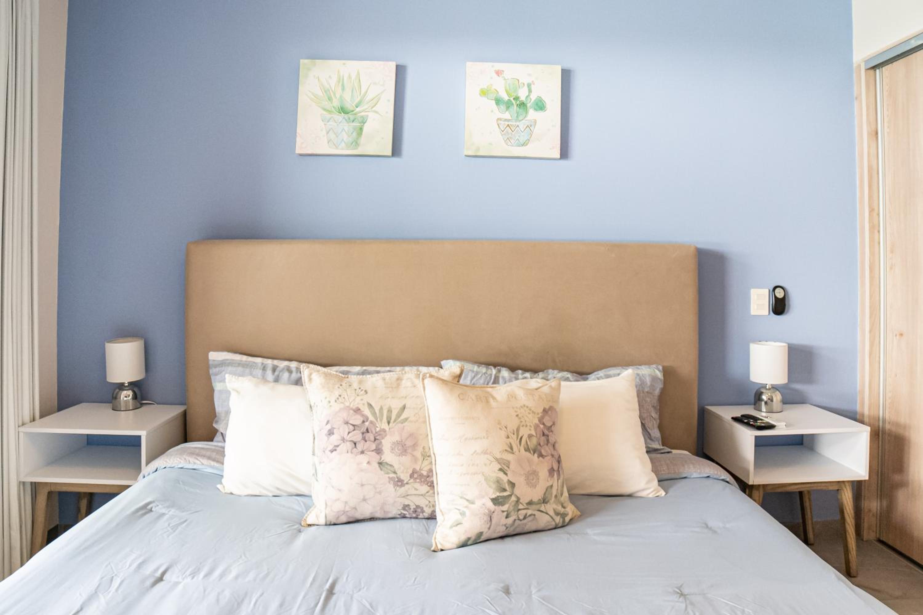 One-Bedroom Deluxe Apartment