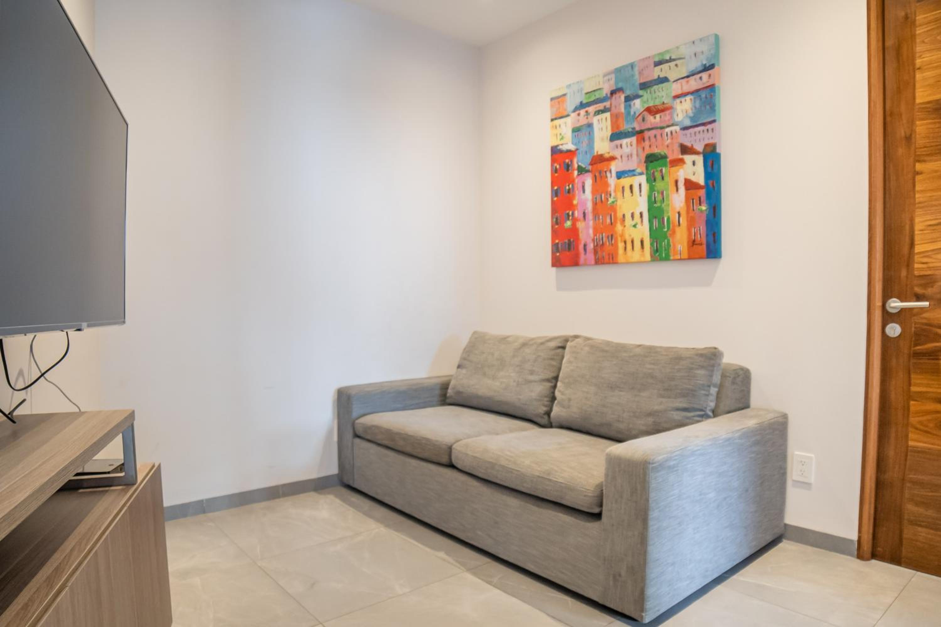 Deluxe One-Bedroom Apartment