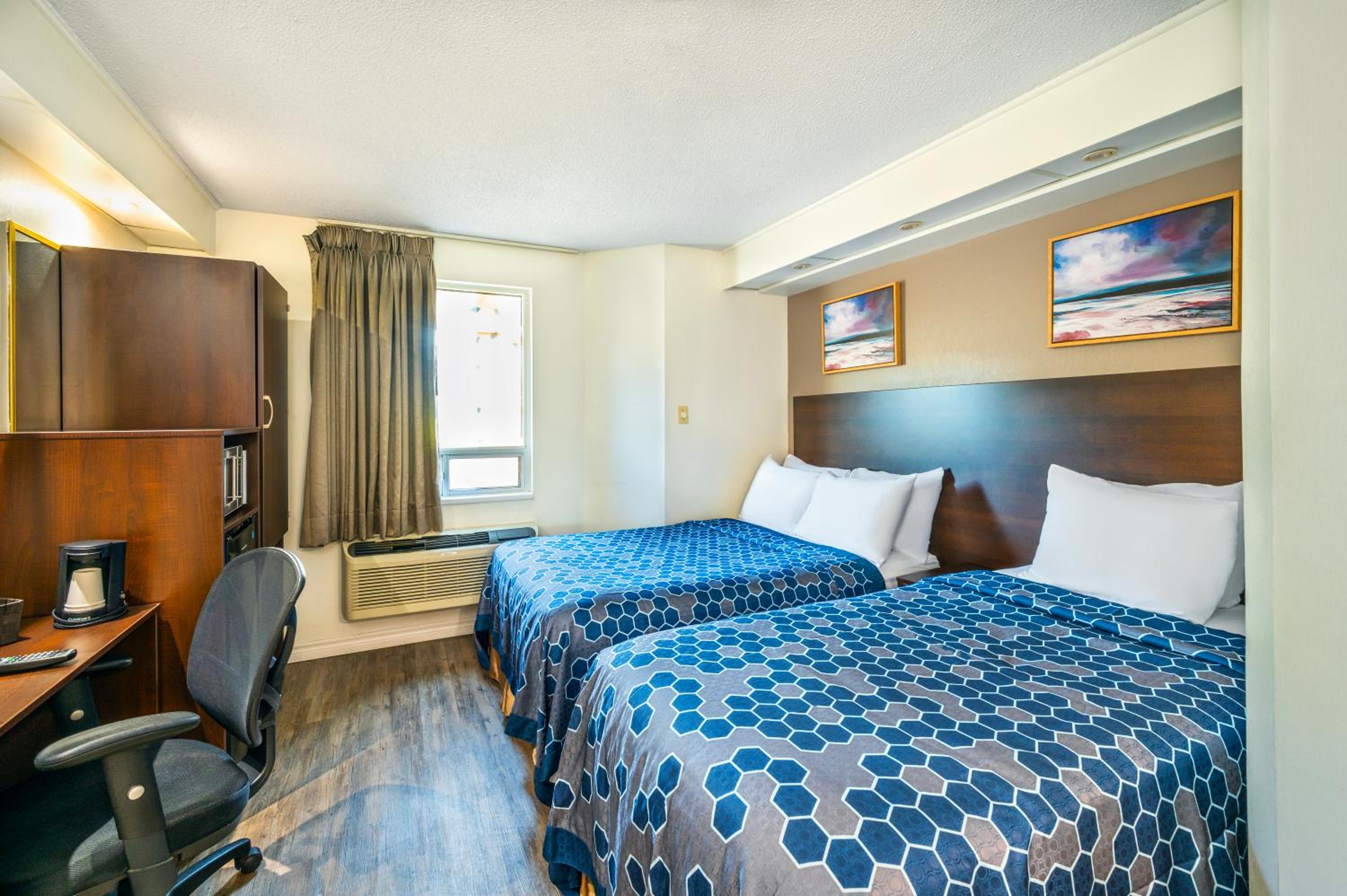 1 Double , 1 Twin Bed, Non-Smoking photo 3