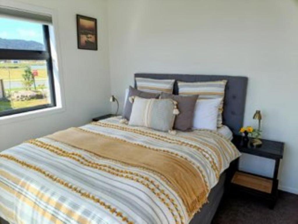 Three-Bedroom House photo 3