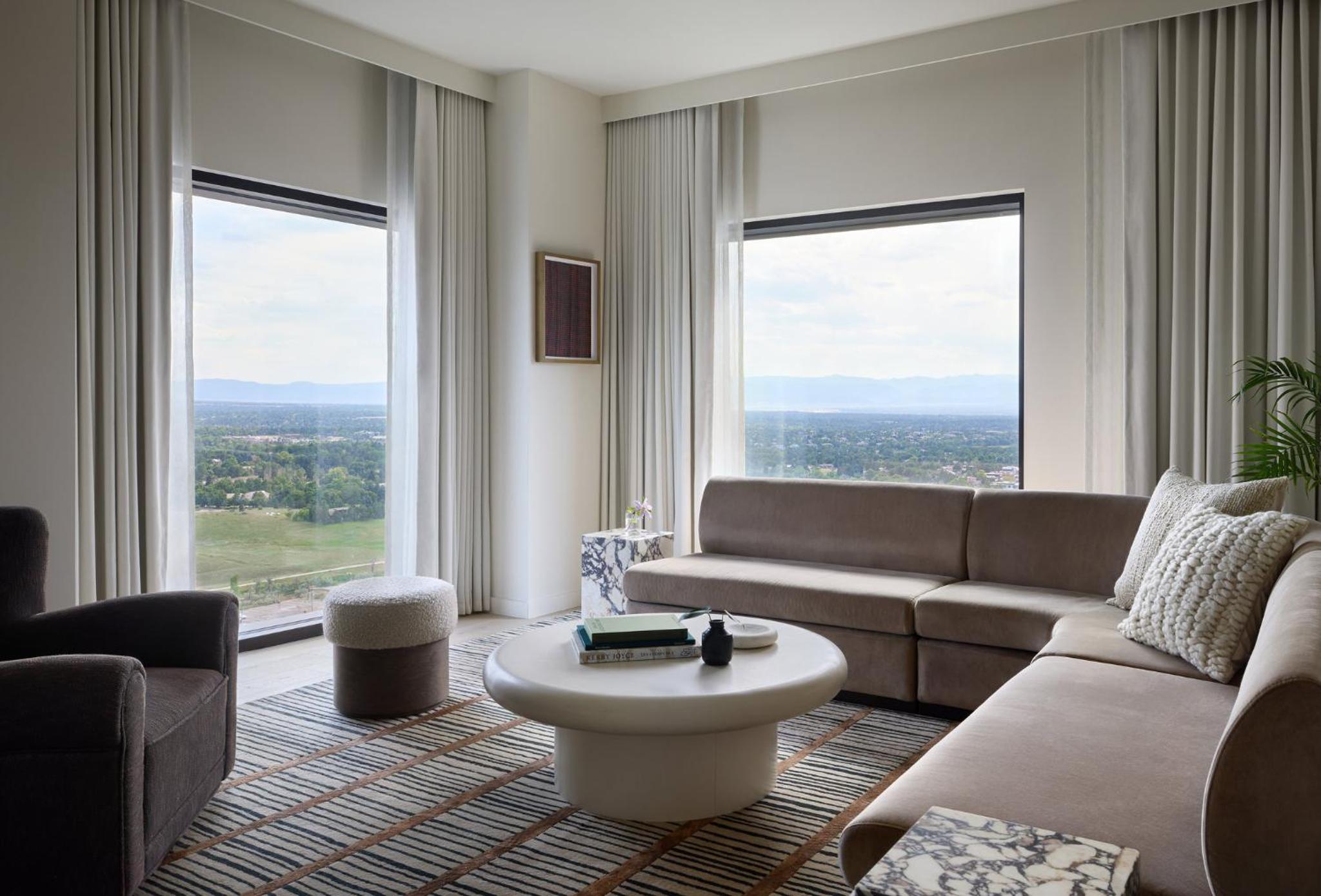 One-Bedroom Suite with Mountain View - Photo 6