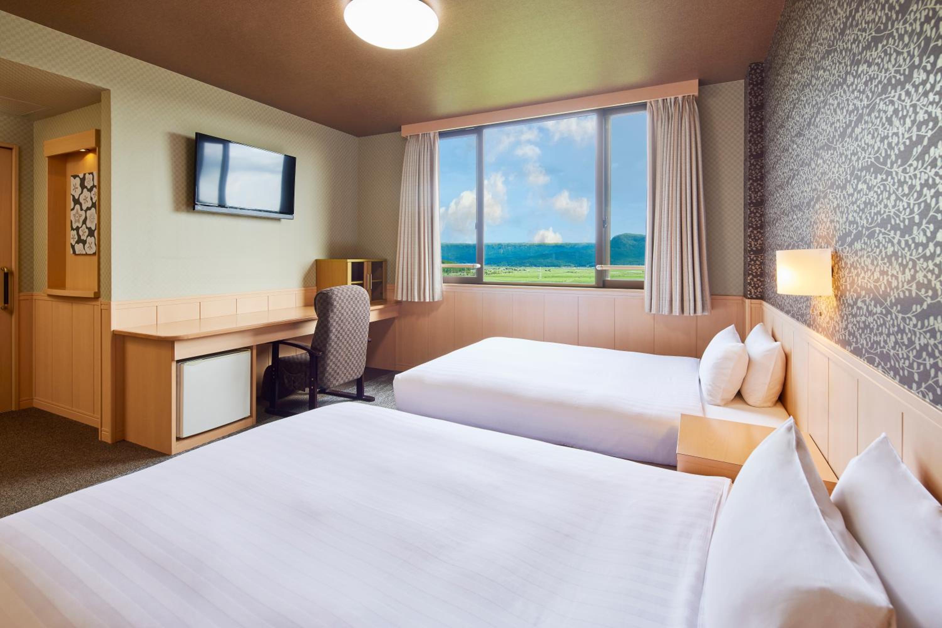North Wing Deluxe Twin Room with View bath