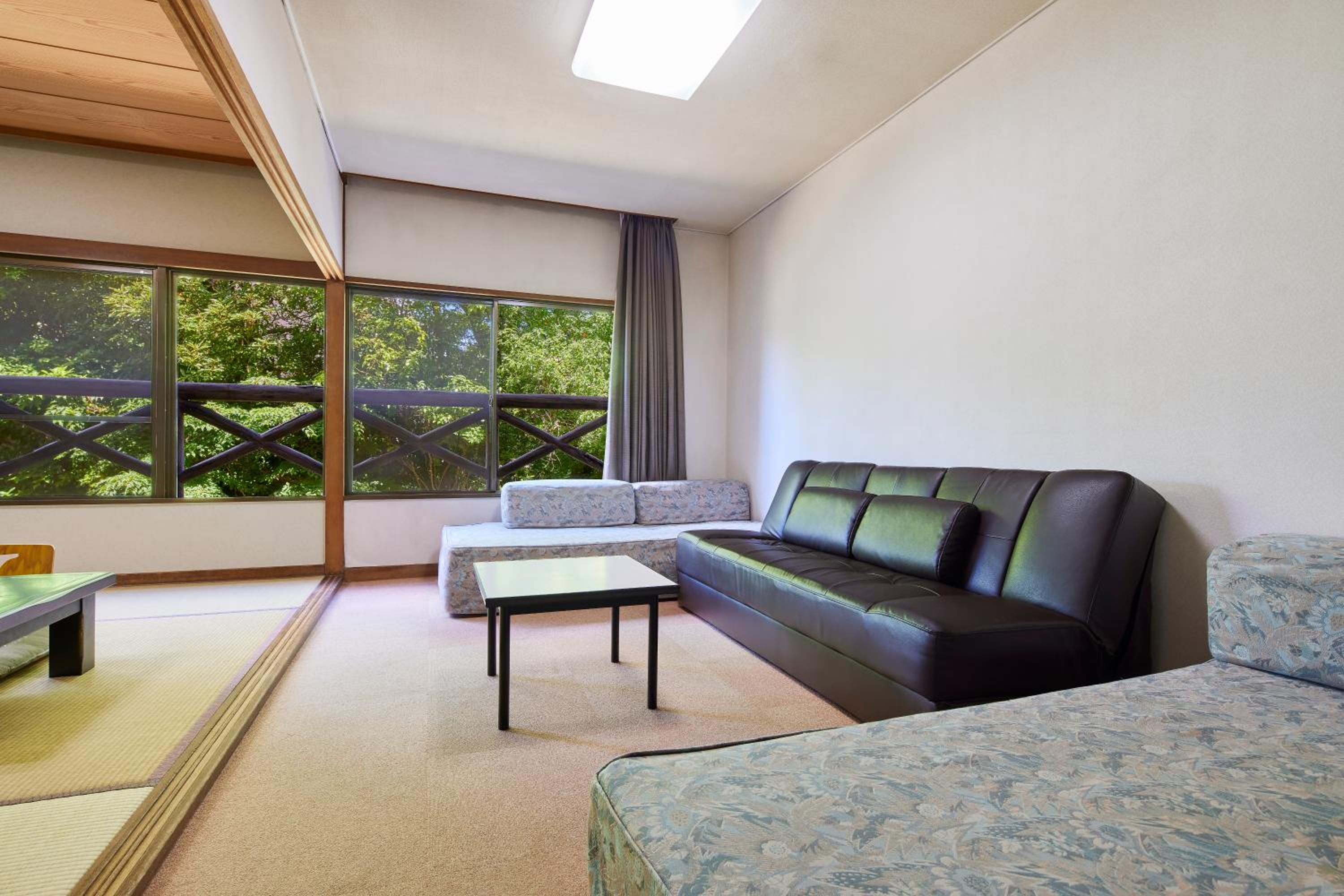 Family Room - Non-Smoking - East Wing