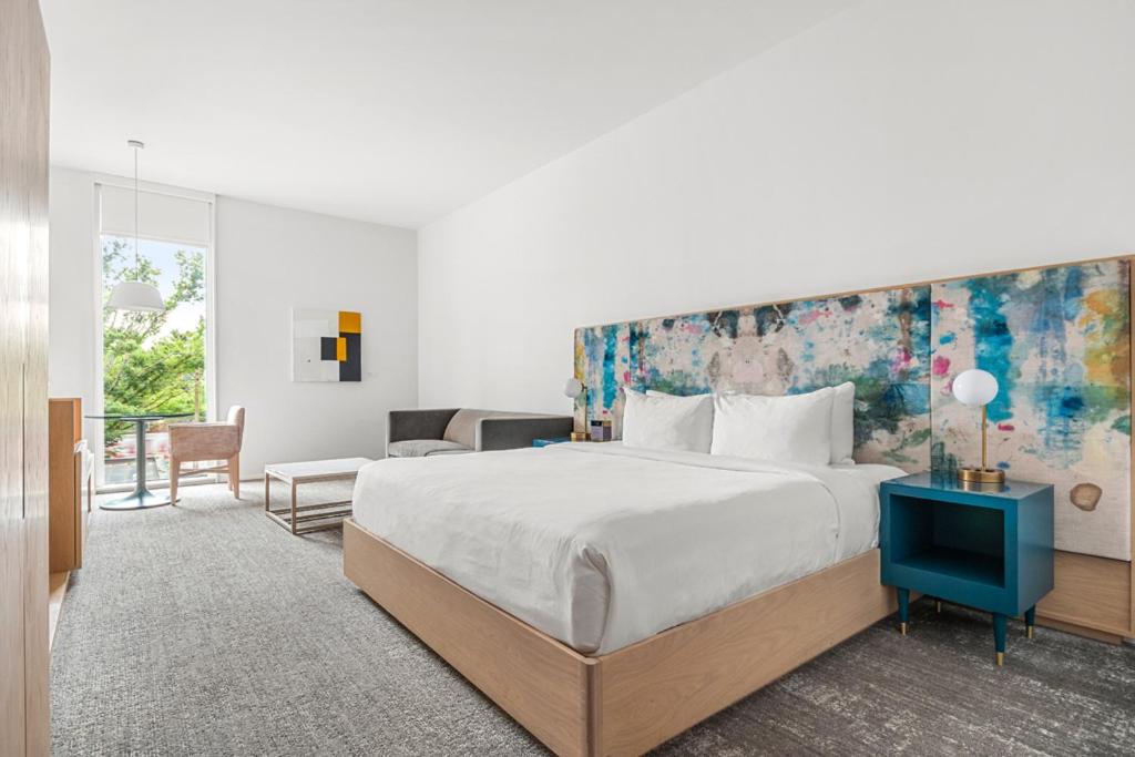 Deluxe King Room - Photo 1