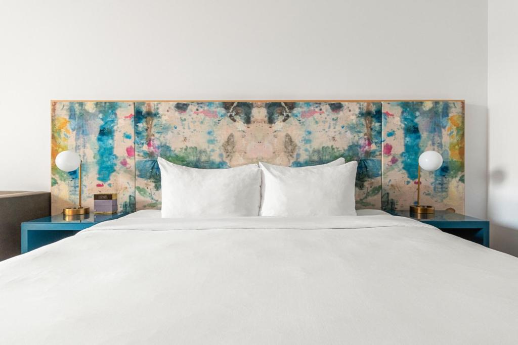 Deluxe King Room - Photo 5