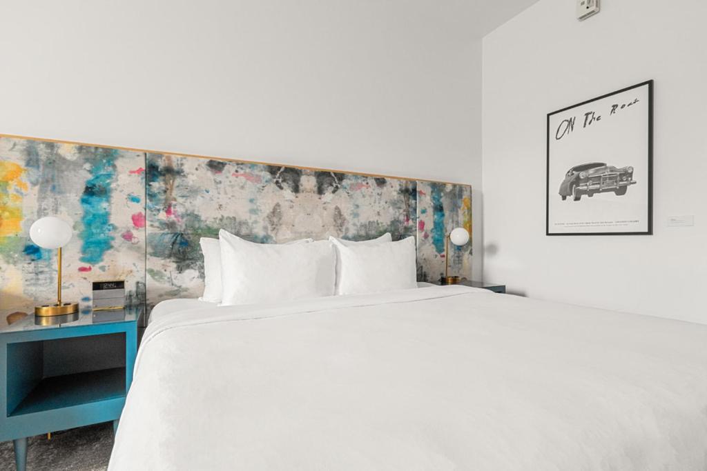 Deluxe King Room - Photo 12