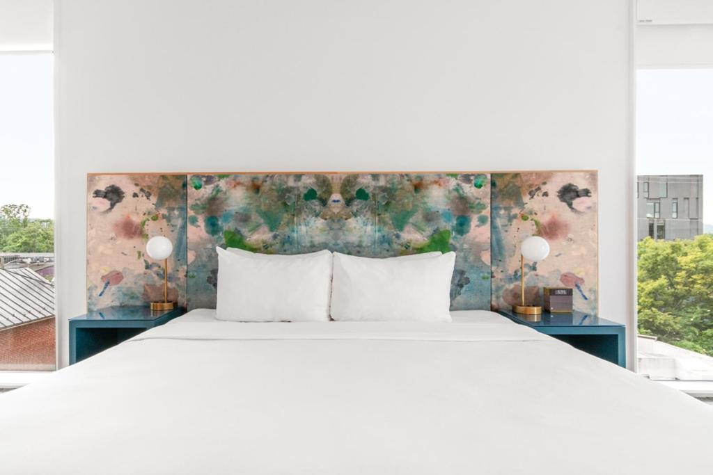 Standard King Room - Photo 8