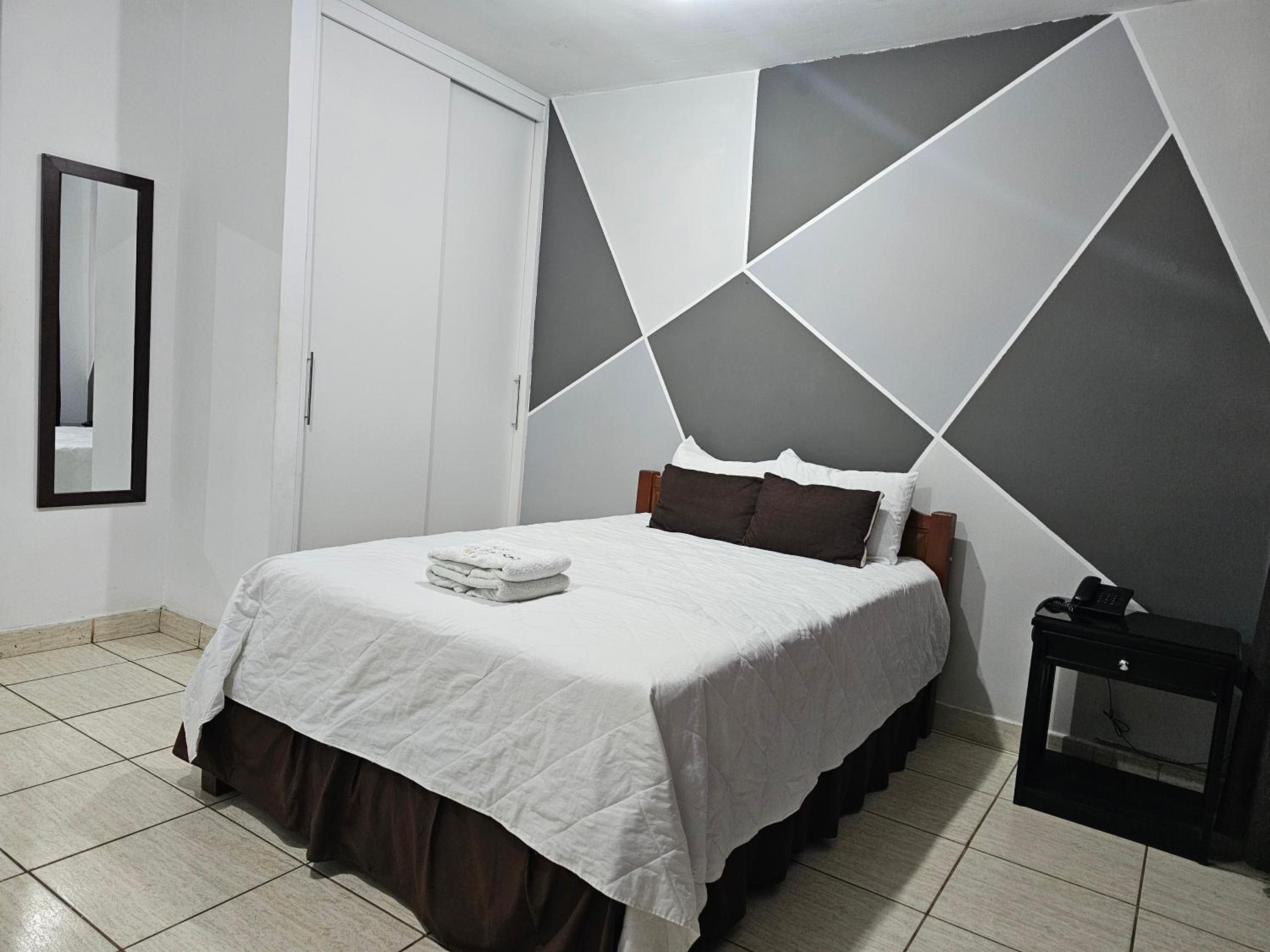 Standard Queen Room photo 3