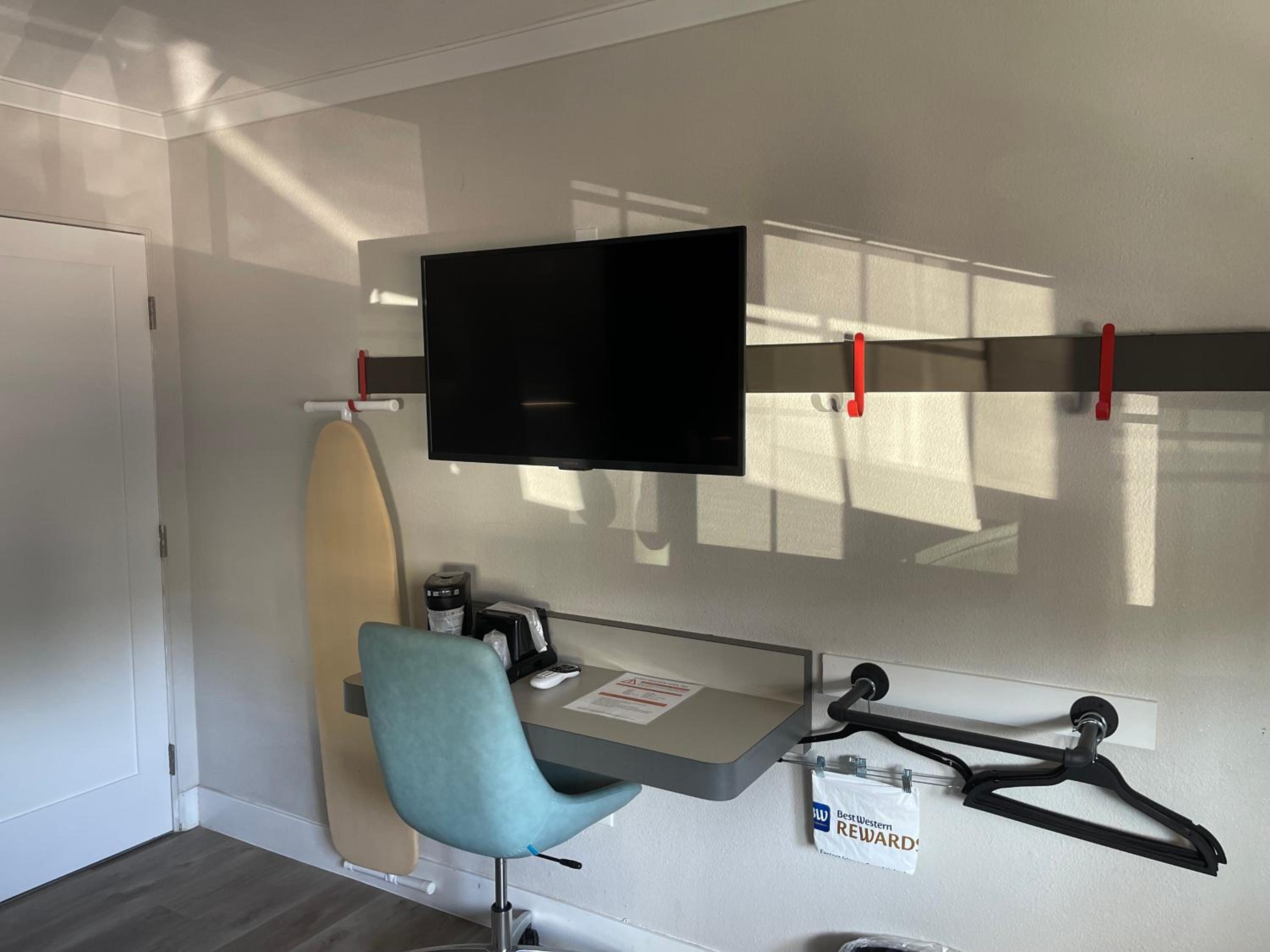 King Room with Roll-In Shower - Disability Access - Photo 1