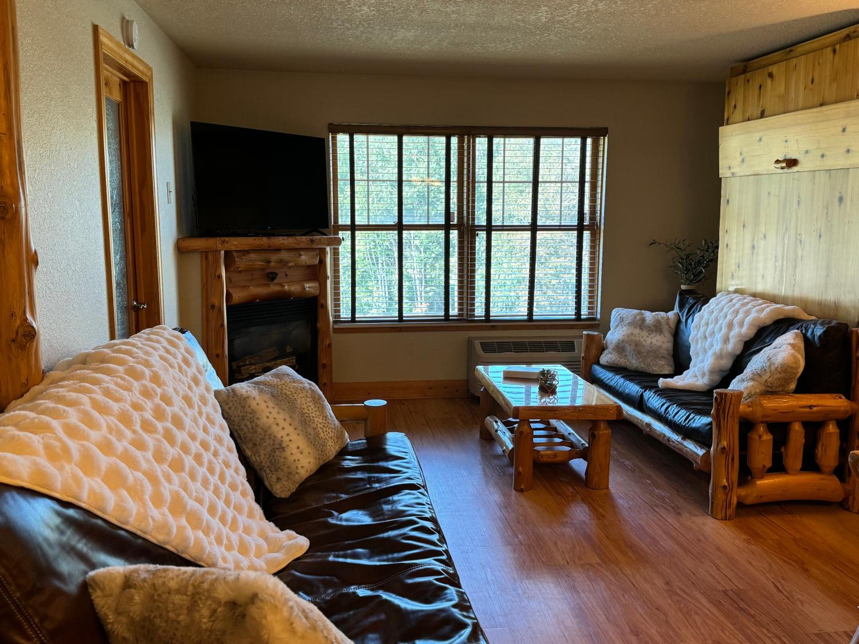 Two-Bedroom Apartment with Mountain View photo 1