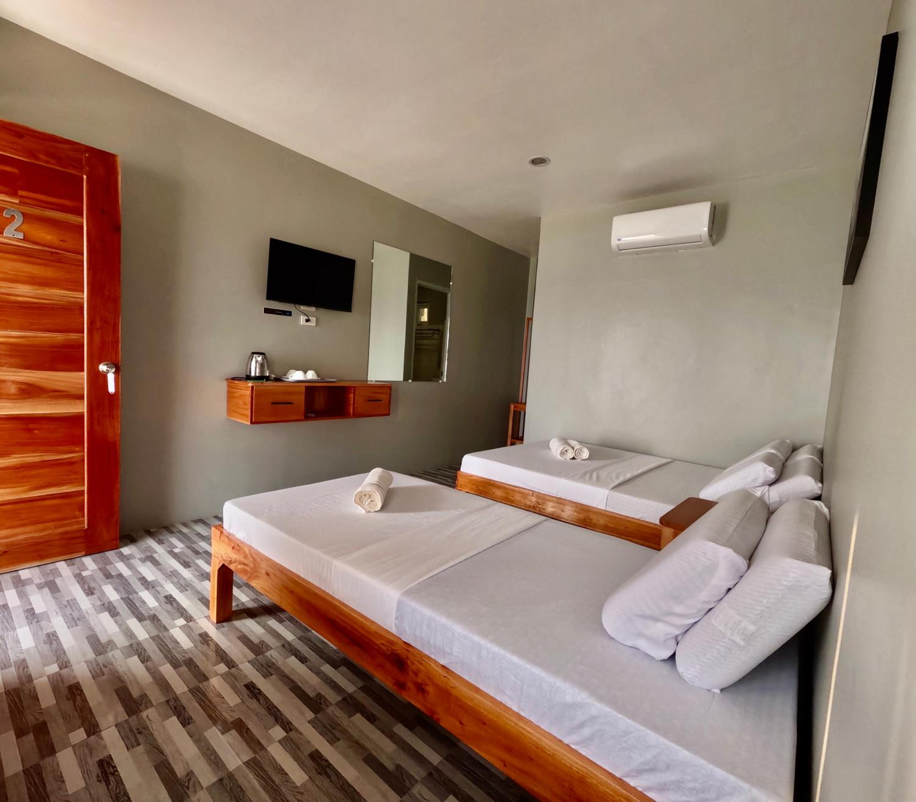 Deluxe Triple Room with Sea View - Photo 1