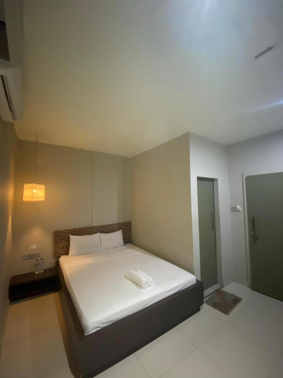 Standard Double or Twin Room - Photo 3