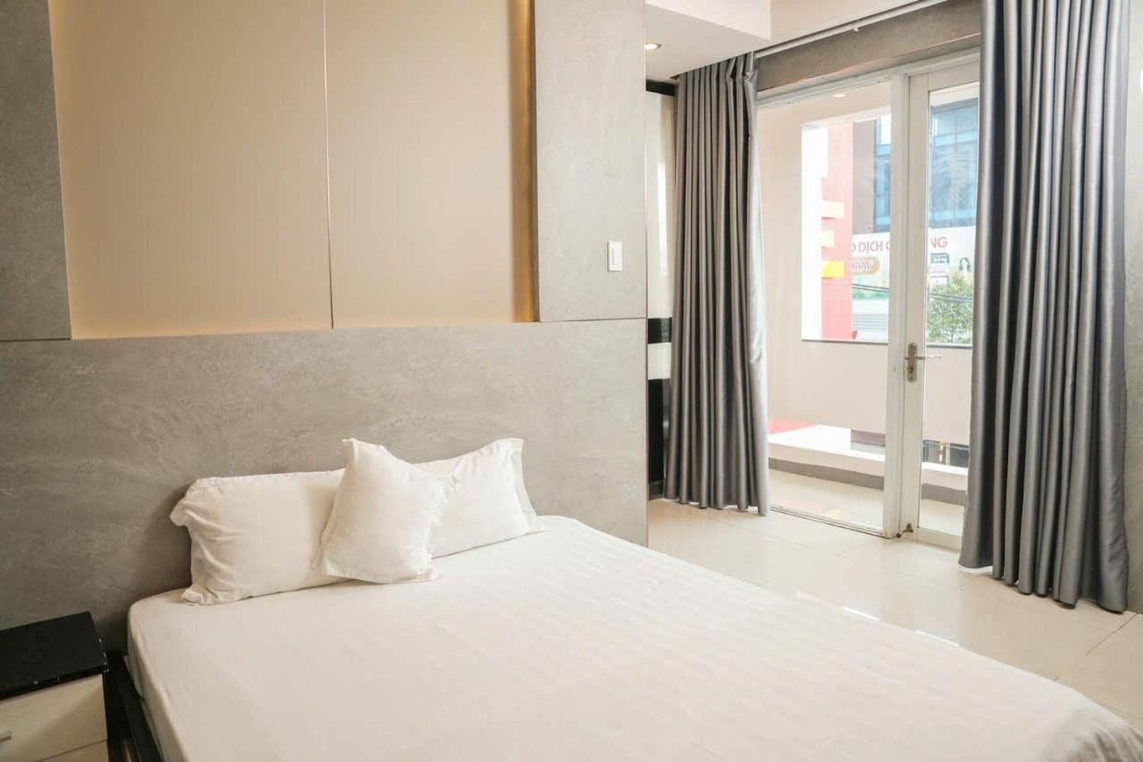 Deluxe Double Room with Balcony - Photo 6