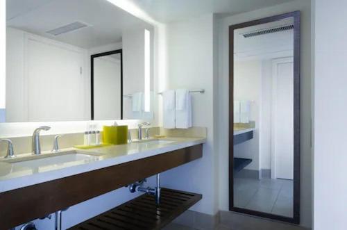 Oceanfront 1-Bedroom Suite - Photo 2