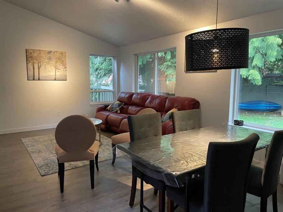 Three-Bedroom House photo 2