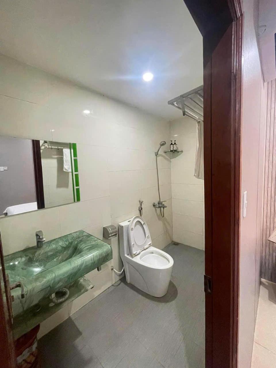 Deluxe Double Room with Balcony - Photo 14