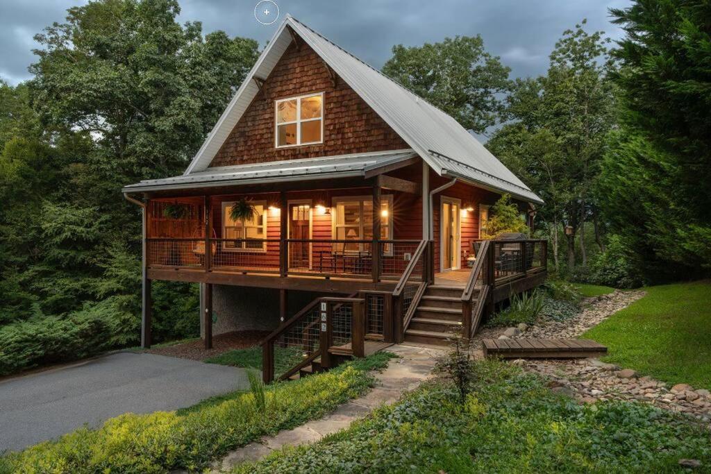 Three-Bedroom House photo 3