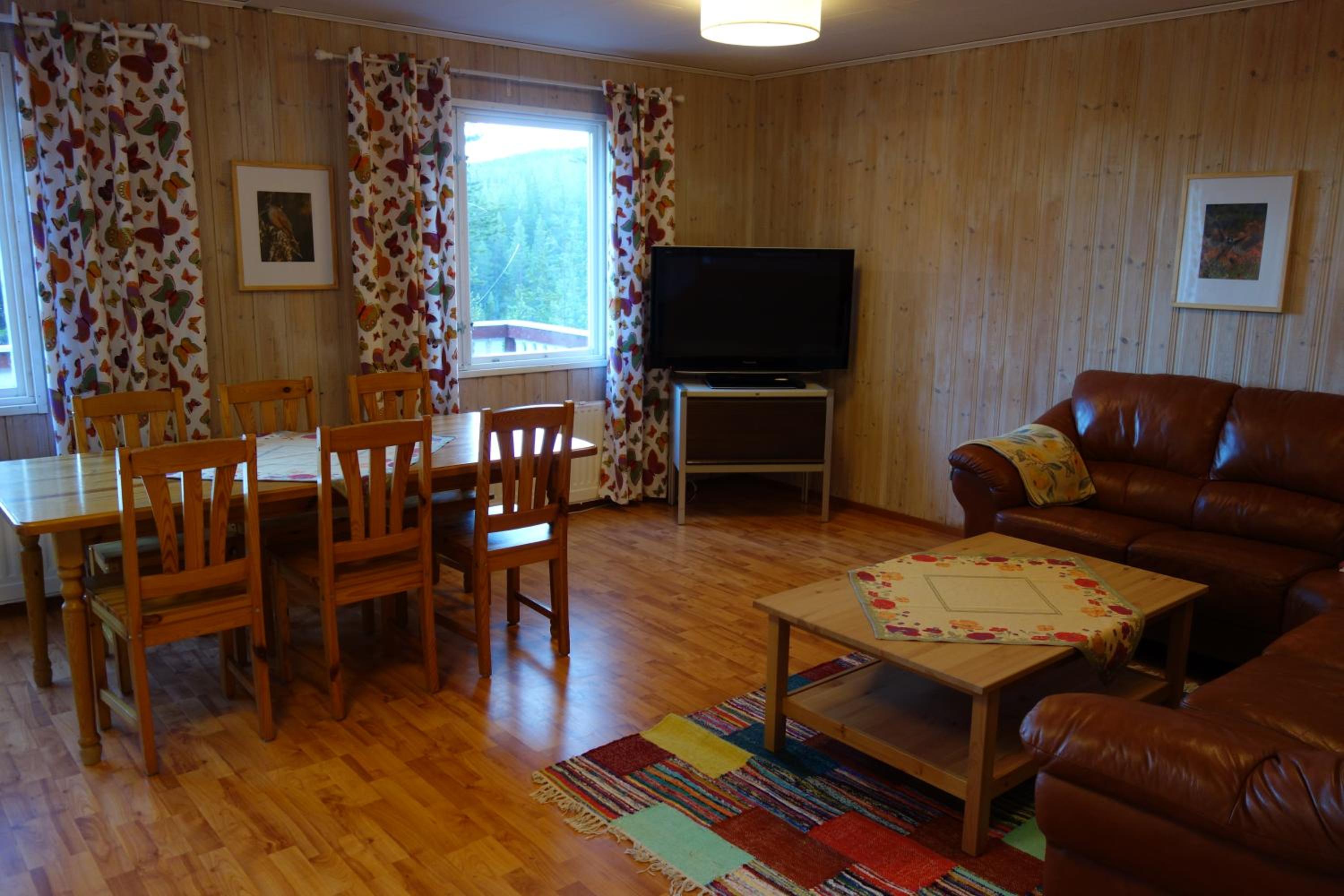 Three-Bedroom House photo 3