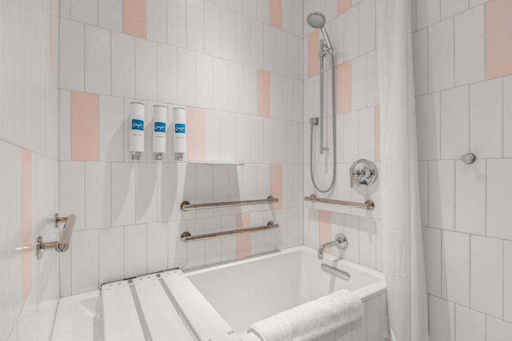 King Room - Disability Access - Photo 2
