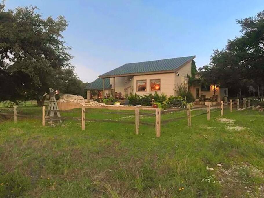 Three-Bedroom House photo 2