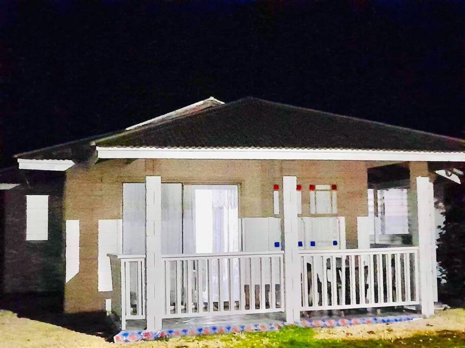Three-Bedroom House photo 3