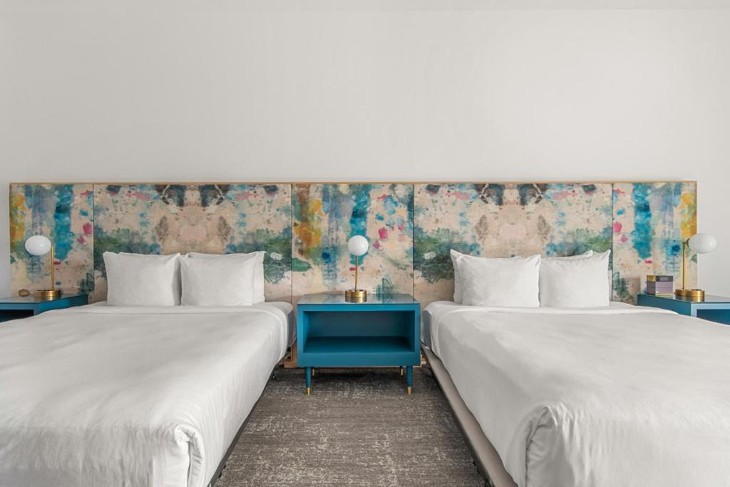 Queen Room with Two Queen Beds - Disability Access - Photo 7