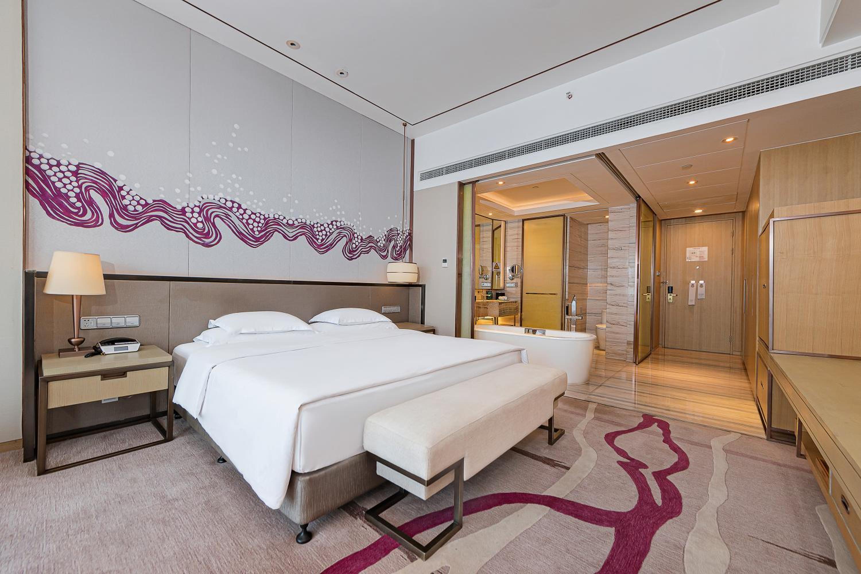 Premium King Room - Lounge Access photo 3