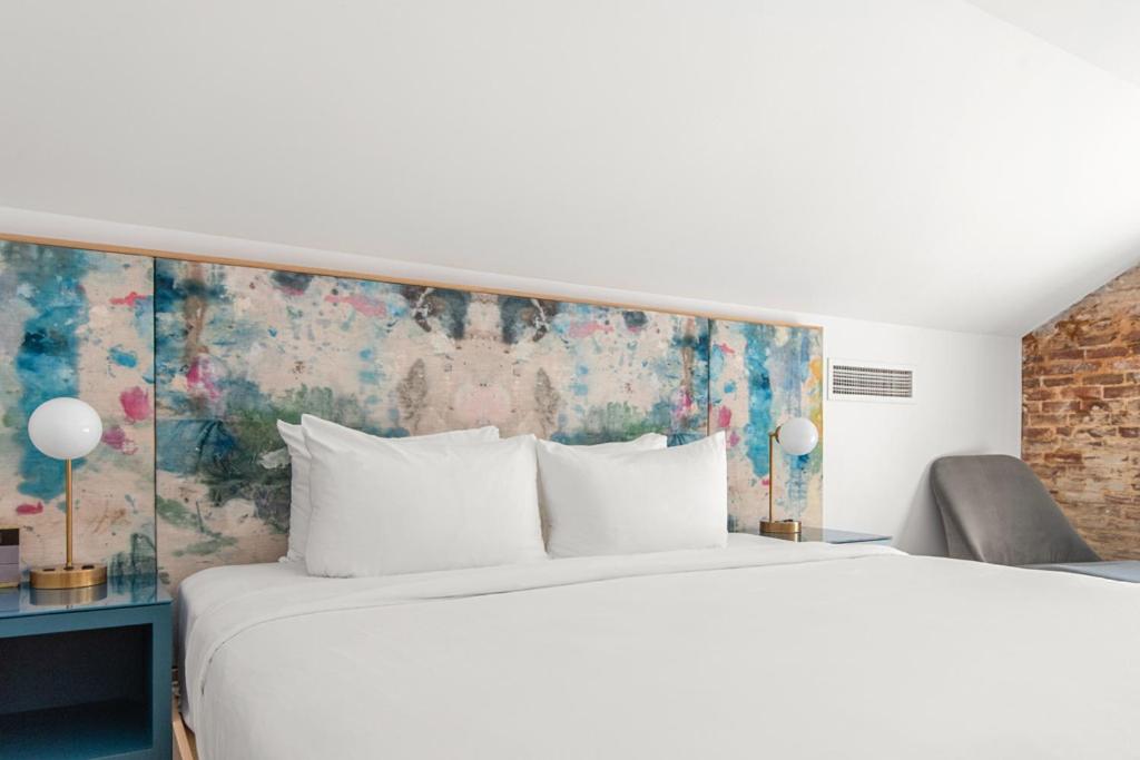 Superior Suite - Photo 15