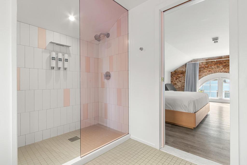 Superior Suite - Photo 5