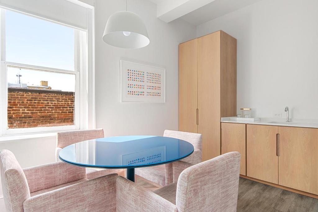 Superior Suite - Photo 11
