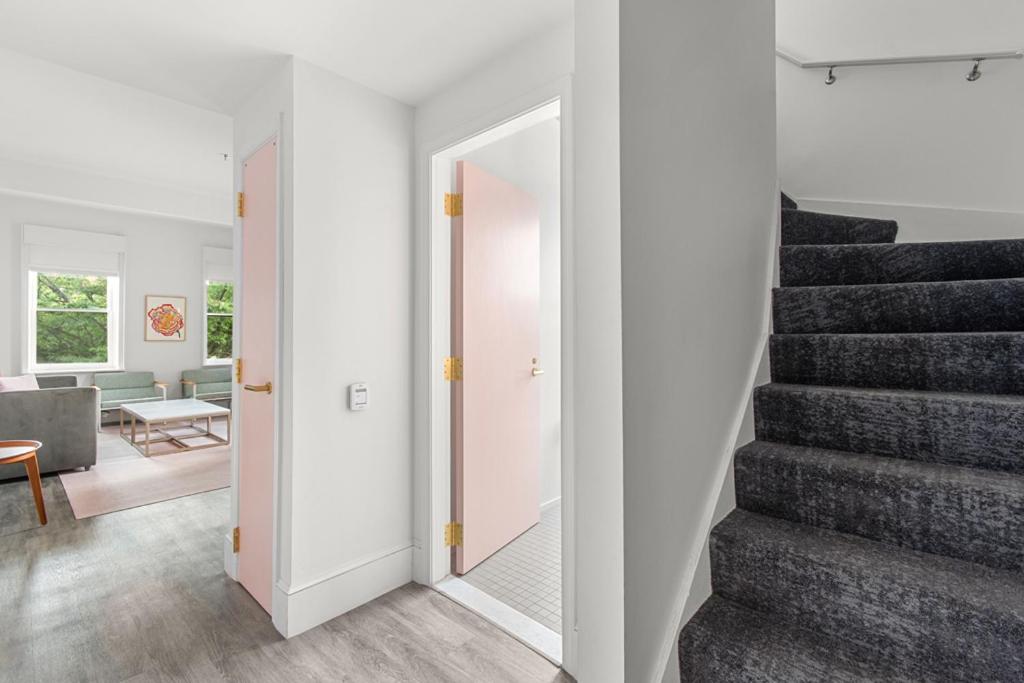 Superior Suite - Photo 9
