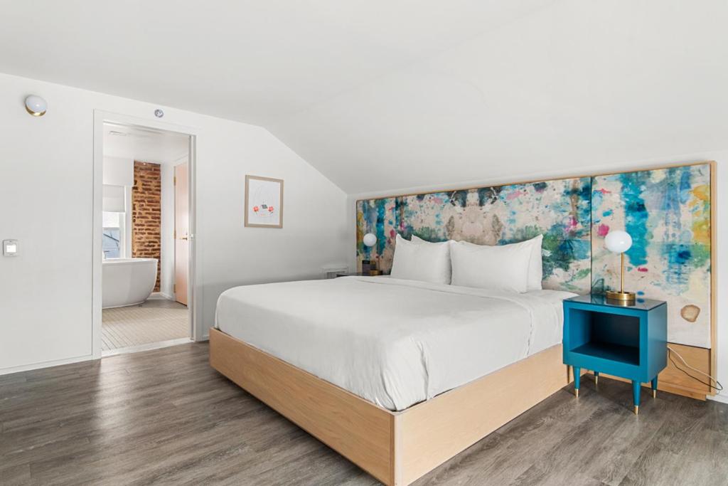Superior Suite - Photo 7
