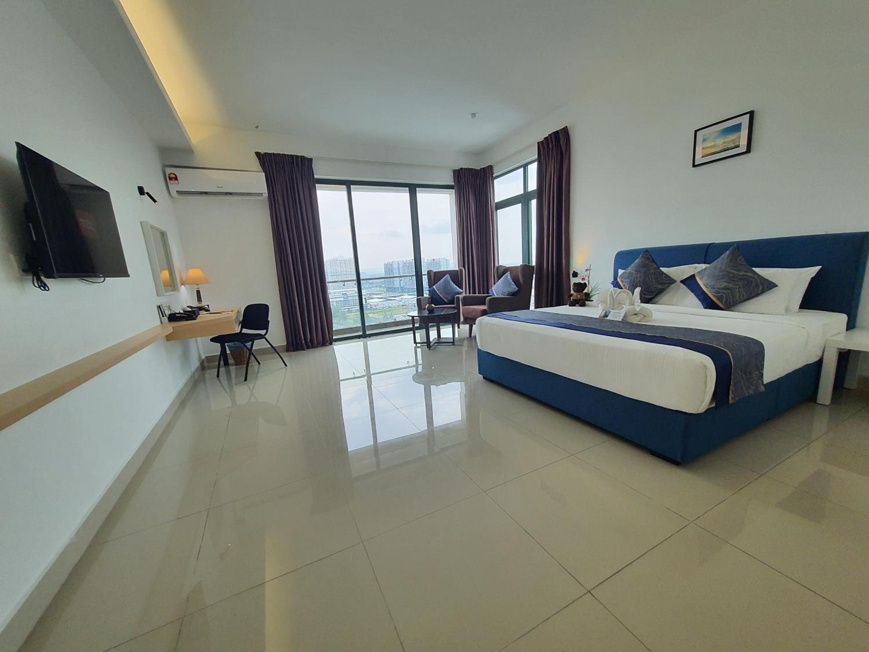 Superior Suite - Photo 6