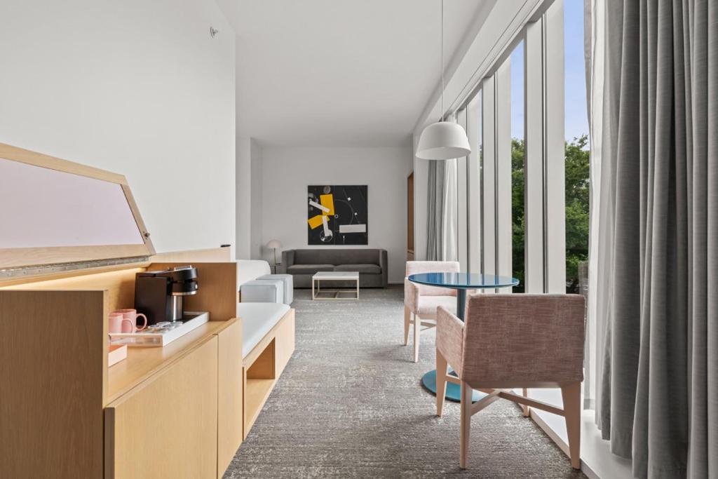 King Suite - Photo 6