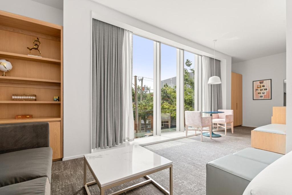 King Suite - Photo 2