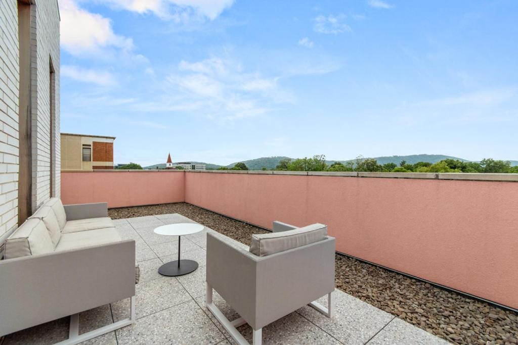 King Suite with Balcony - Photo 13