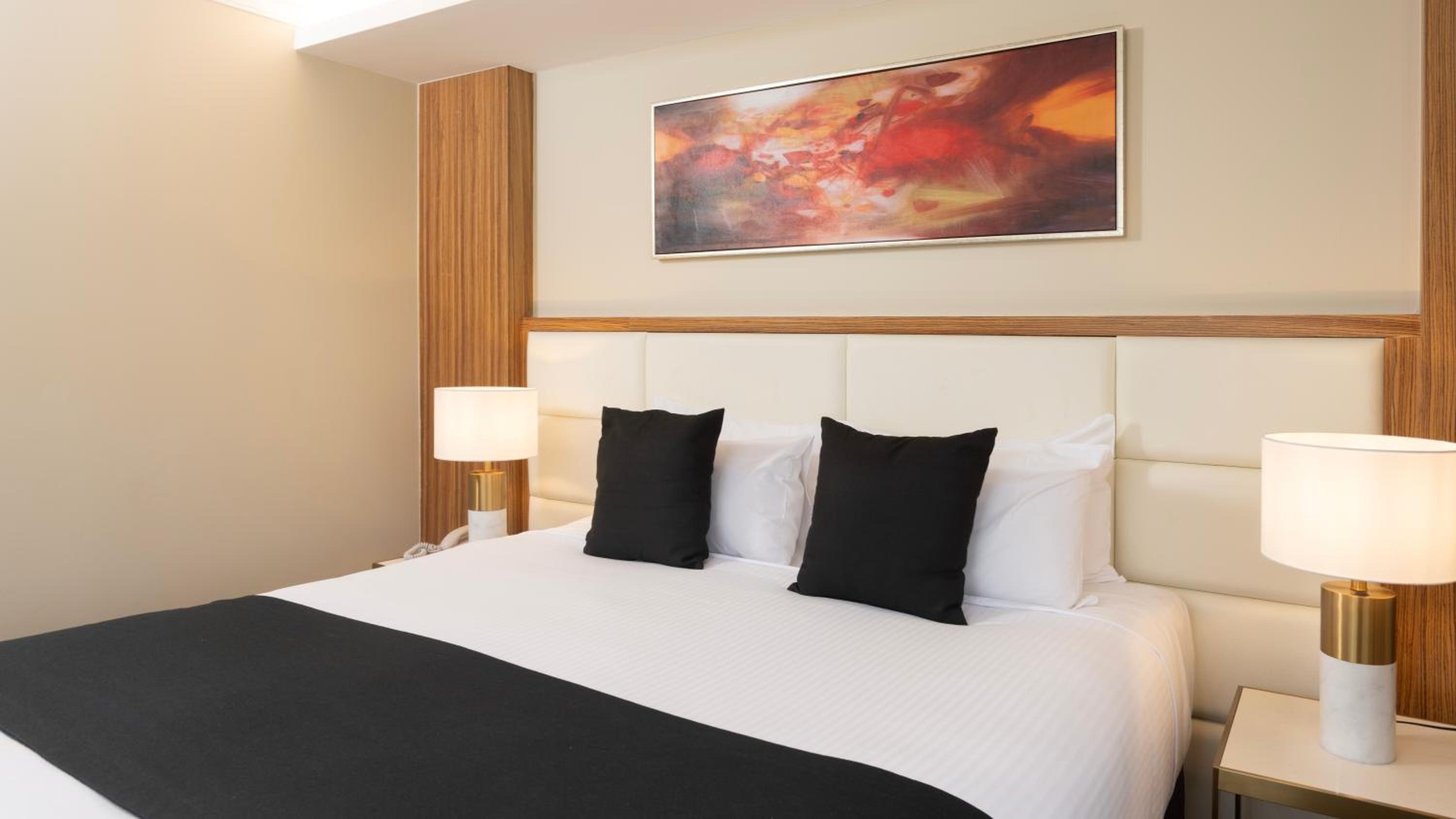 Deluxe Queen Room - Photo 1