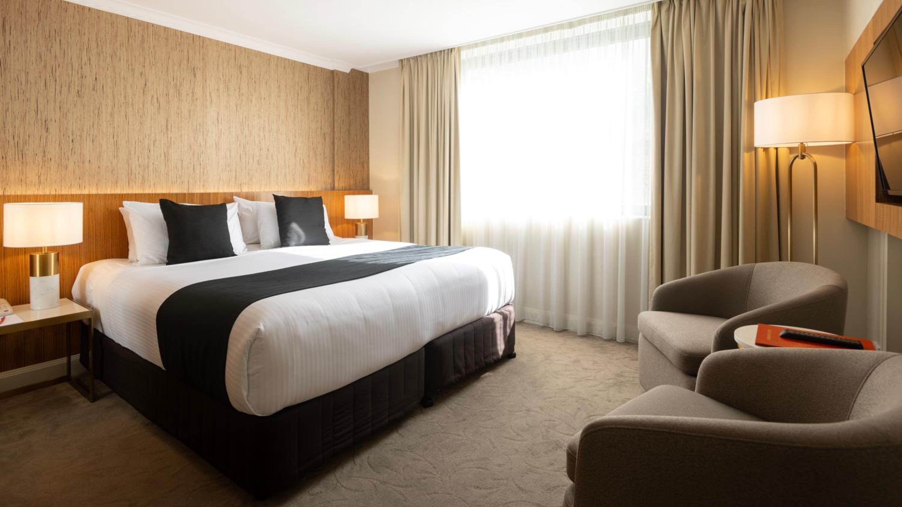 Deluxe King Room - Photo 3