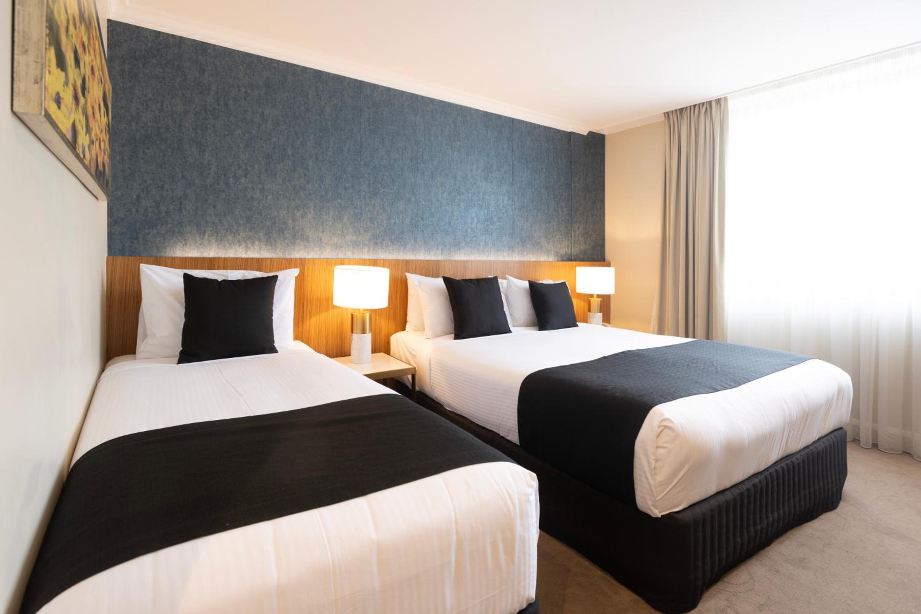 Deluxe Queen & Single Room - Photo 1