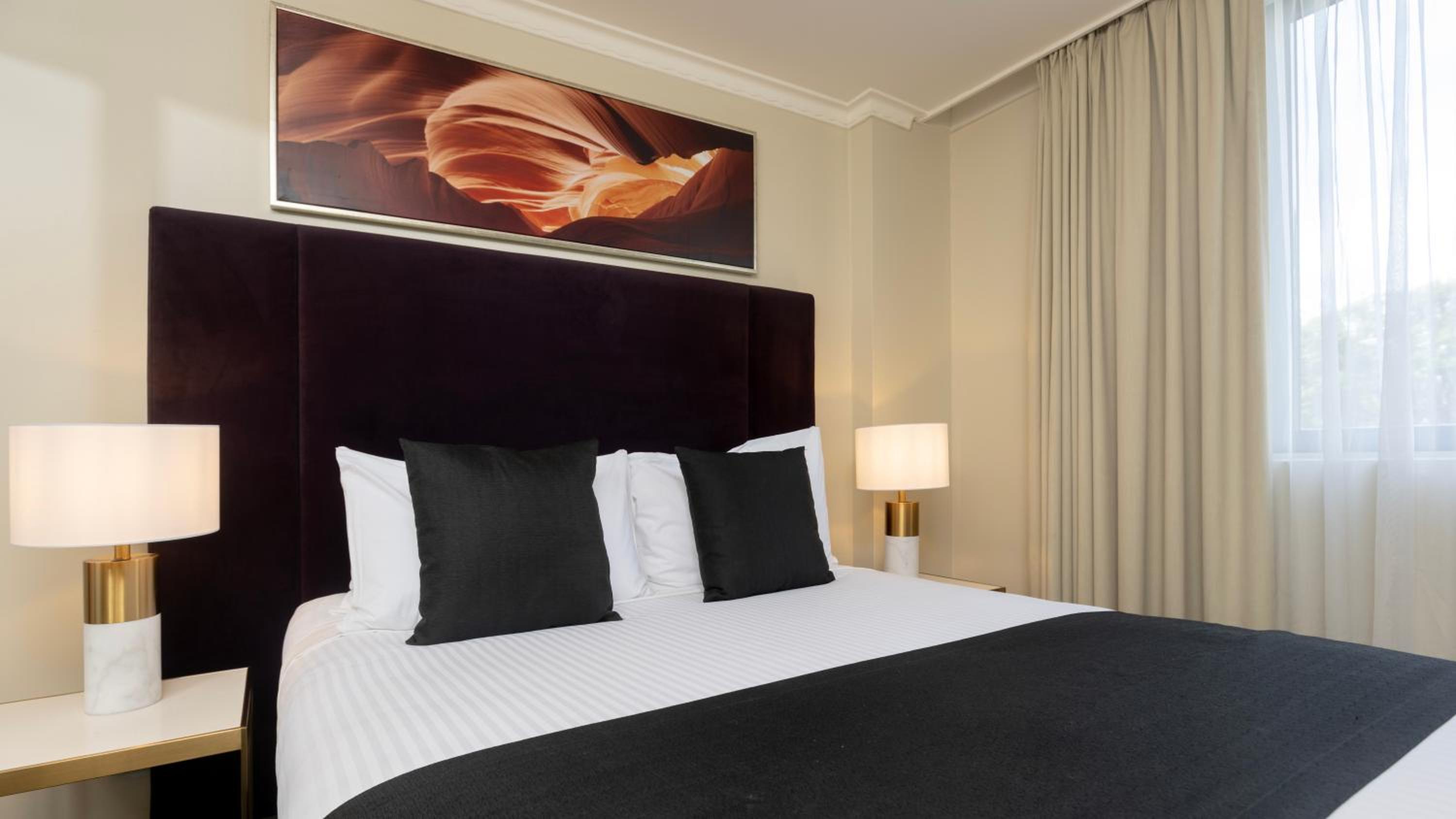One-Bedroom Suite with Spa - Photo 5