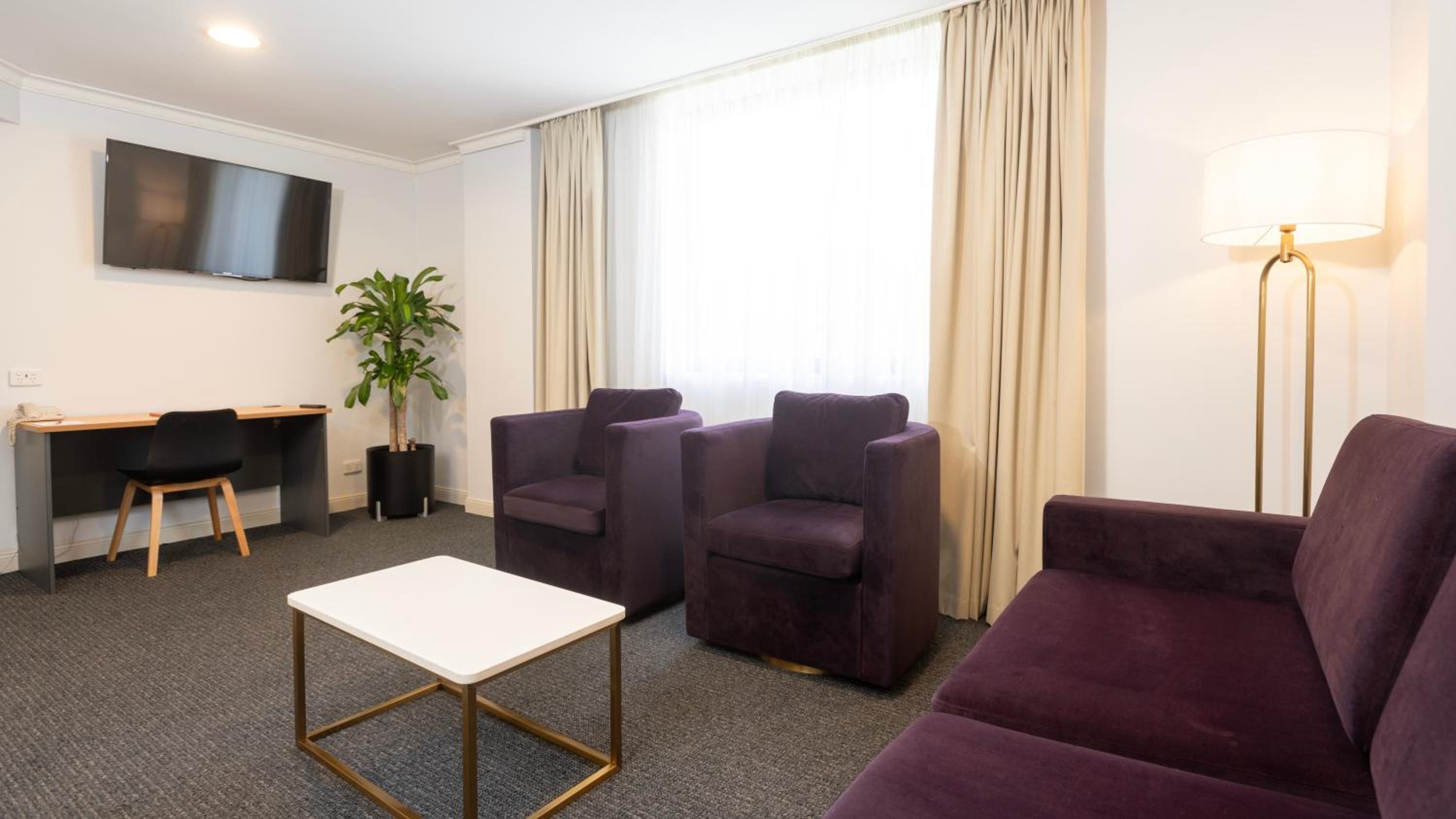 One-Bedroom Suite with Spa - Photo 1